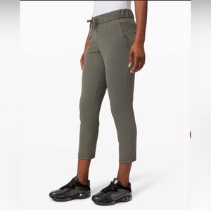Lululemon On the Fly 7/8 pant in Grey Sage size 6